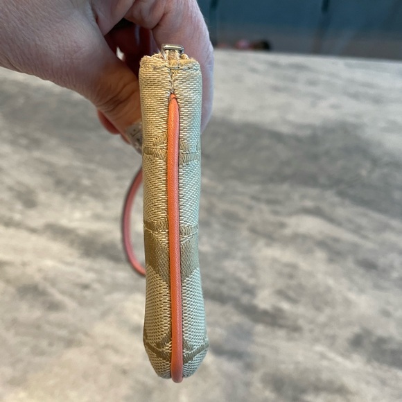 EUC Coach Corner Zip Wristlet In Signature Canvas & leather- Khaki/Light Coral - Picture 9 of 11
